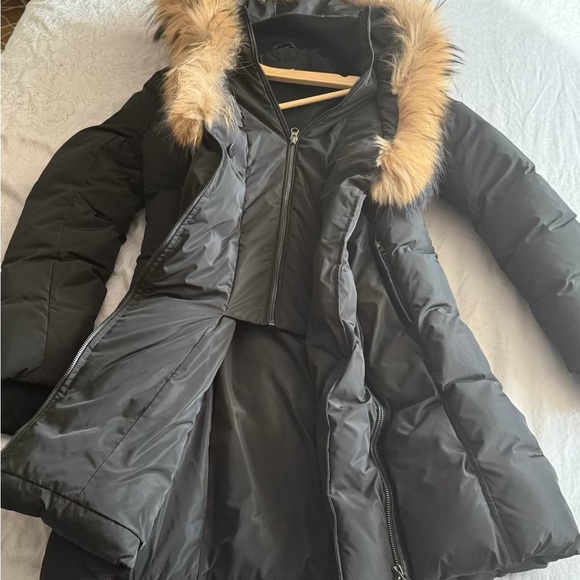 Authentic Mackage Women’s Winter Coat Medium with Leather and Fur Detailing - Picture 3 of 12